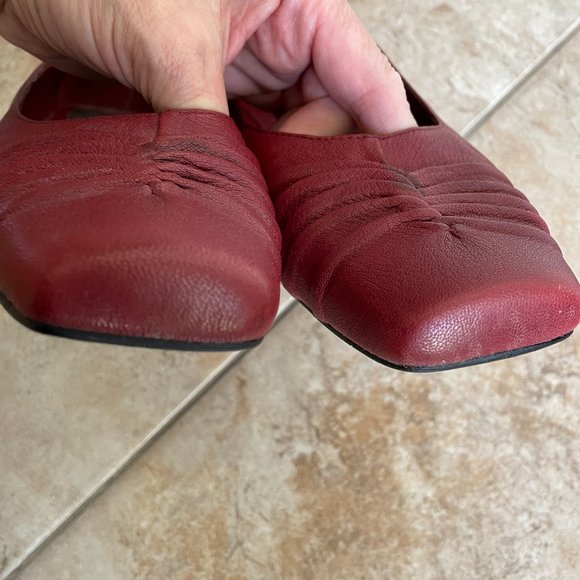 Liz Claiborne red flats - Picture 2 of 4